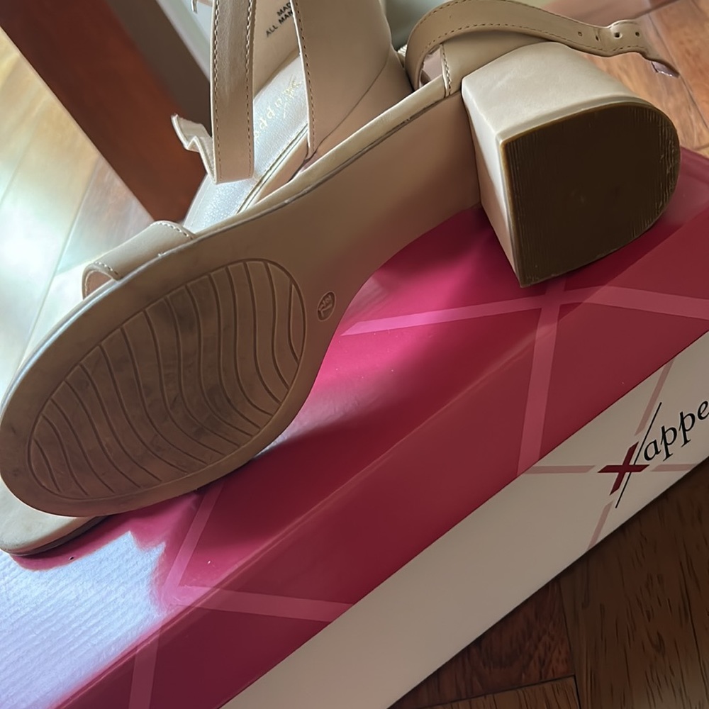๐HP๐ Womenโs strap sandals, heels in nude size 7.5. - Picture 7 of 14